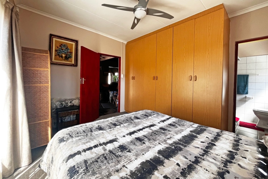 6 Bedroom Property for Sale in Hartenbos Central Western Cape